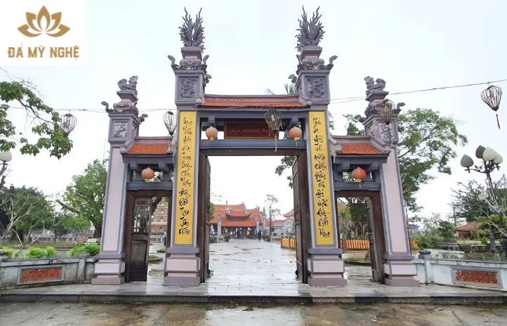 Cổng tam quan là dạng kiến trúc có 3 lối đi – một lối chính và hai lối phụ
