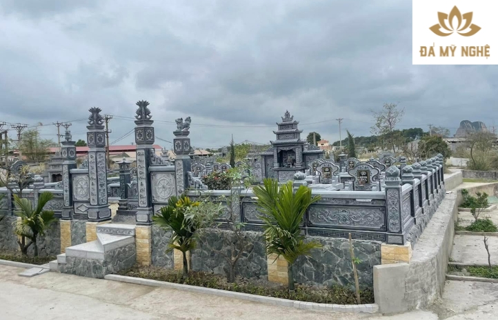 Kích thước lăng mộ nên xác định dựa trên quy mô và nhu cầu