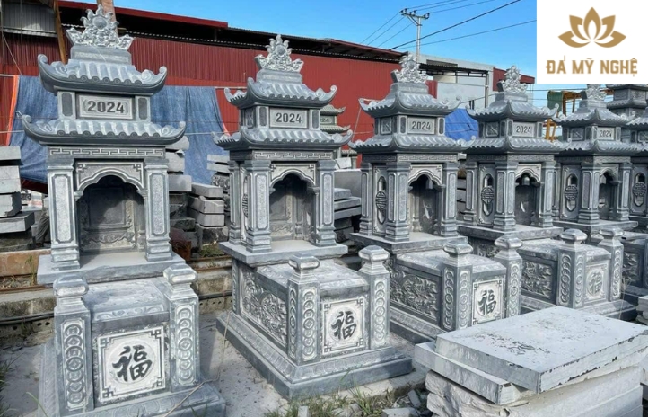 Lăng mộ bằng đá là nơi lưu giữ ký ức và công đức tổ viên