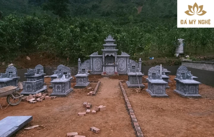 Lăng mộ đá tự nhiên