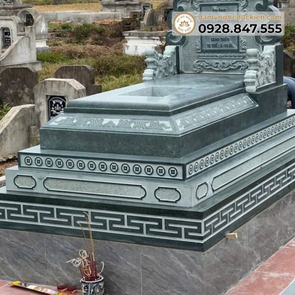 Mộ đá tam cấp M07