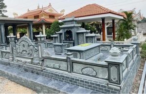 Lăng mộ đá xanh rêu