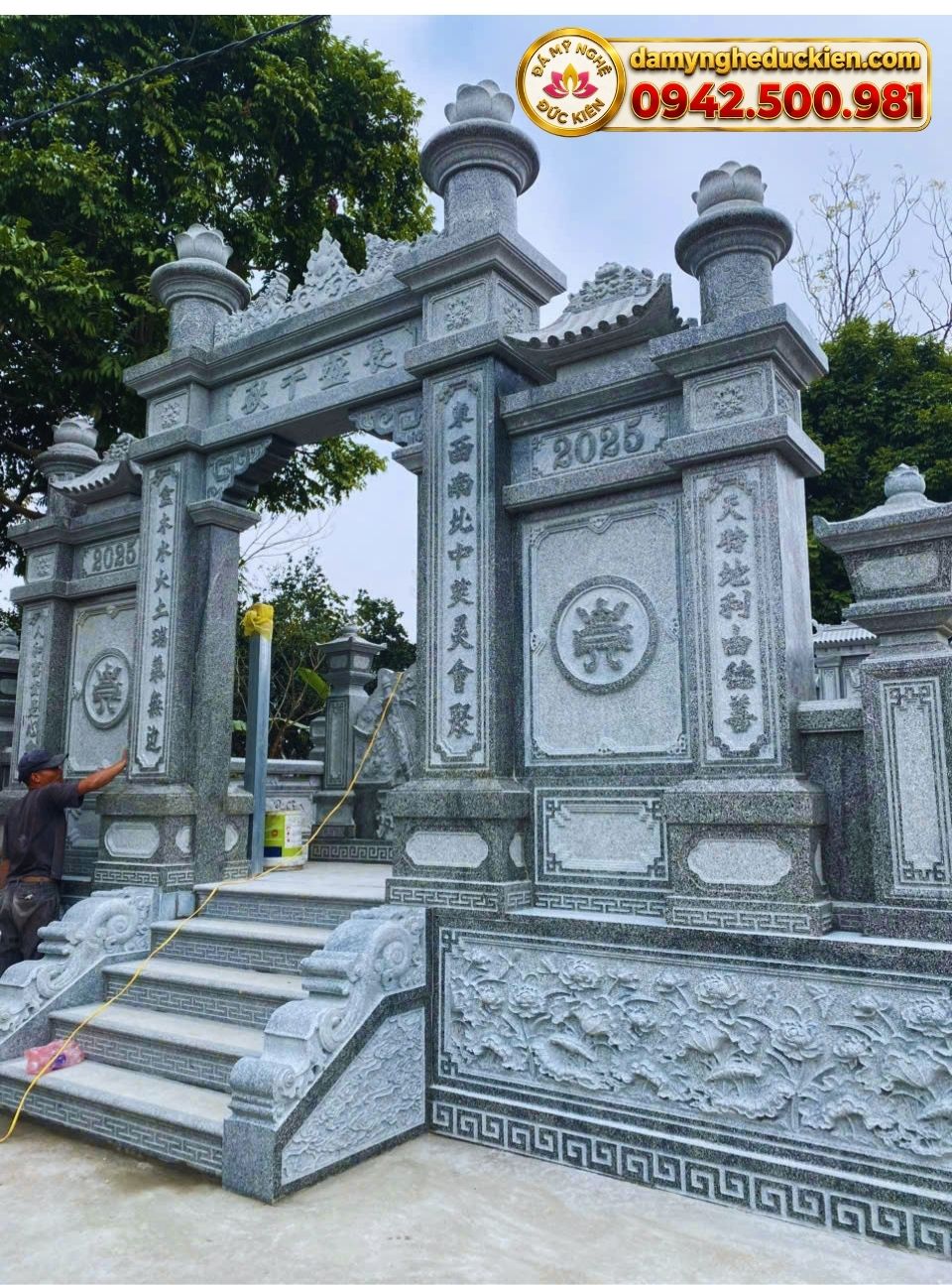 Mẫu Khu Lăng Mộ Đá Gia Tộc Bề Thế